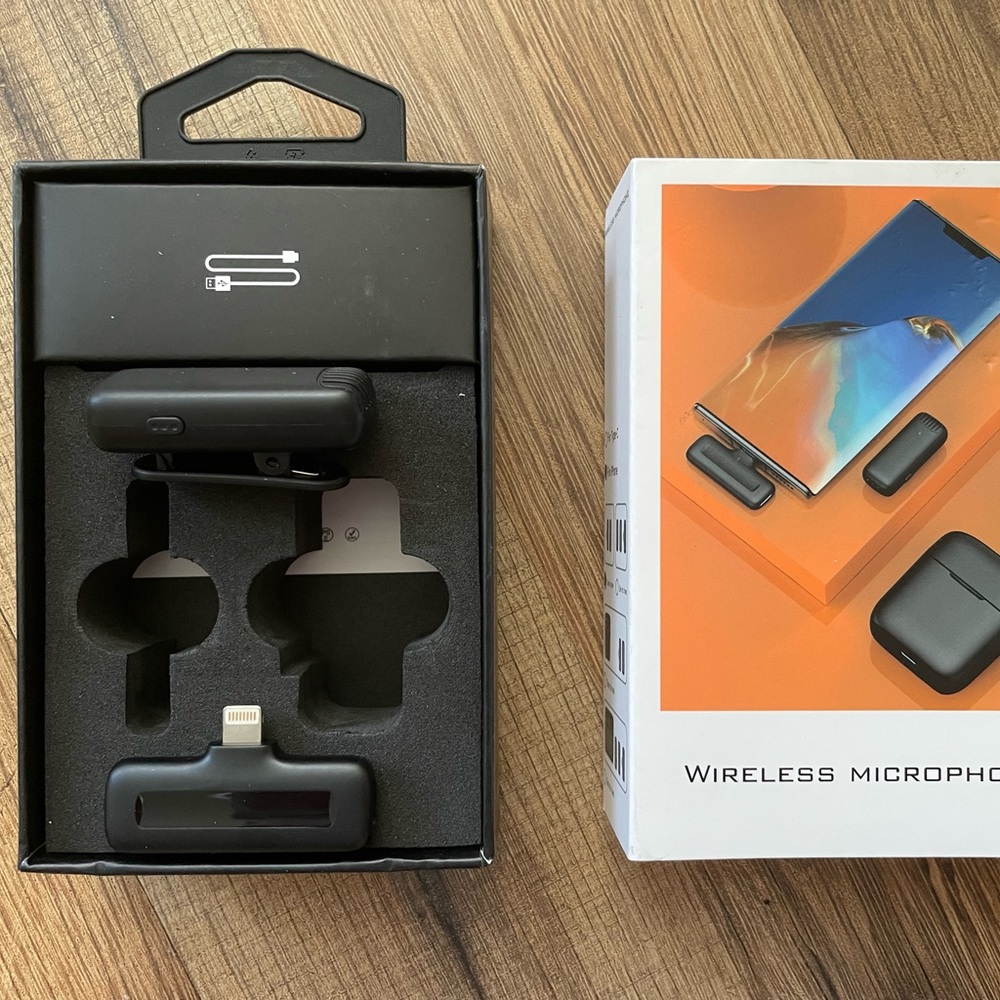 Brand new wireless microphone for IPhone with lightning port